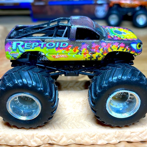 Reptoid - Picture 3 of 3